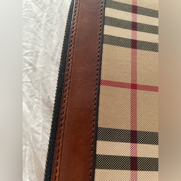 Like New! Authentic Burberry Wallet - Picture 13 of 15